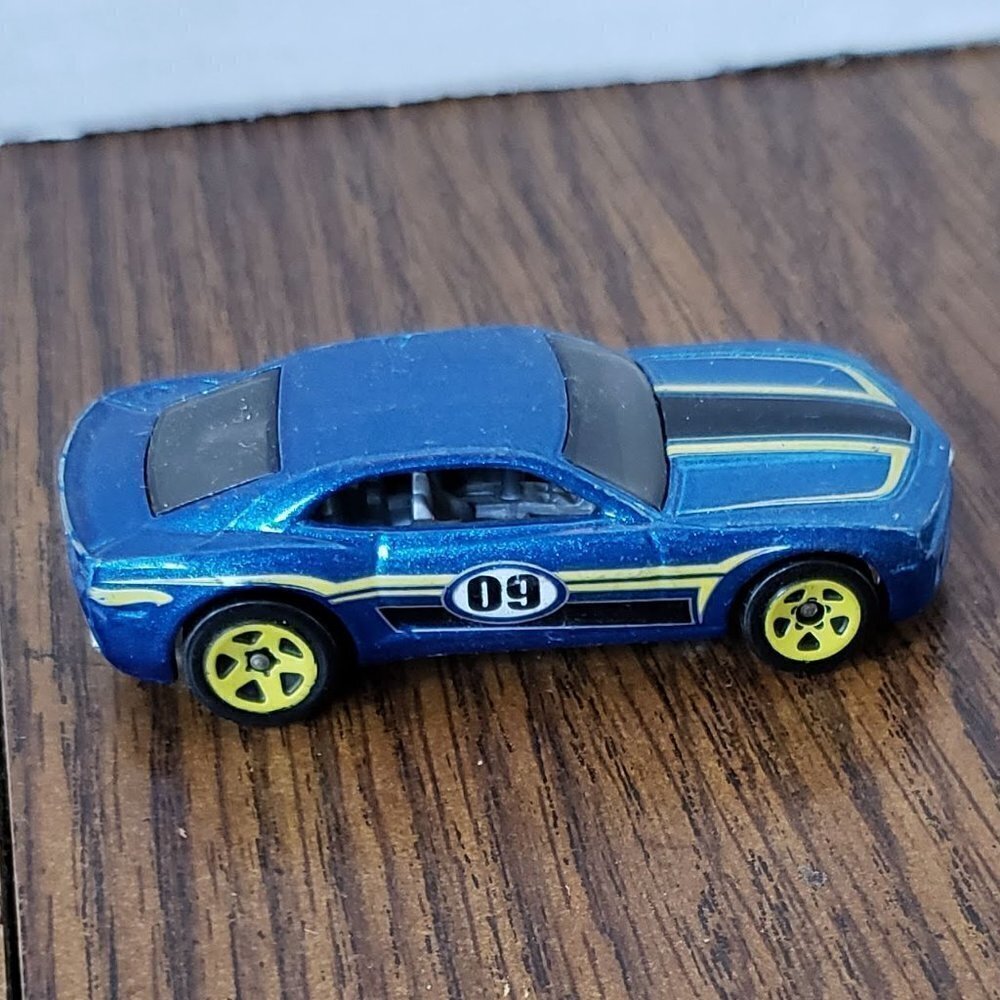 Hot Wheels 2009 Mystery Cars Chevy Camaro #9 Concept Limited Edition 1/64 Scale